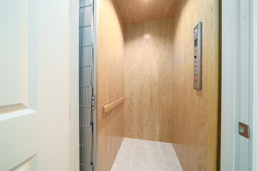 CASA DEL SOL OF TEQUESTA - Residential Lease