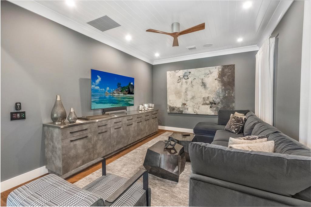 S/D OF 8-46-43 - Residential