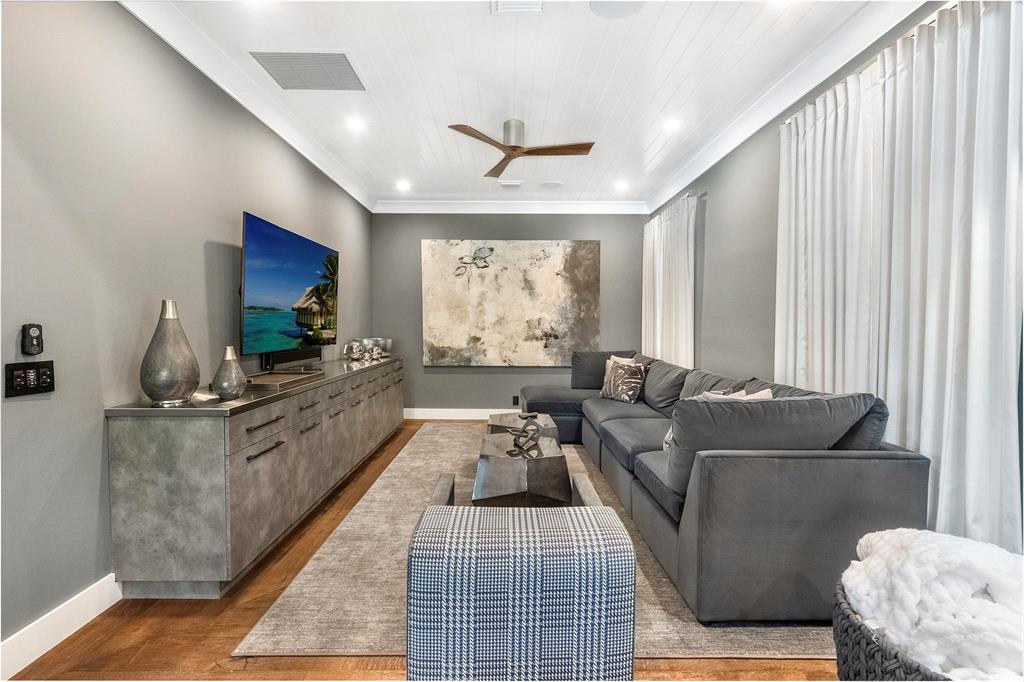 S/D OF 8-46-43 - Residential