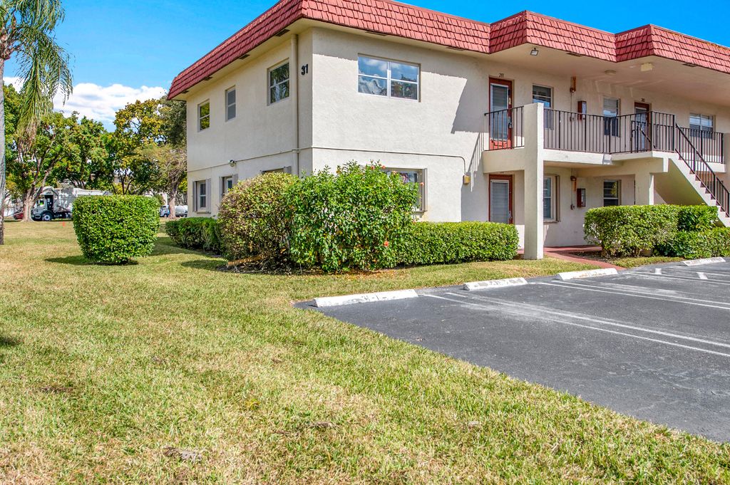 Photo of 31 Abbey Lane #101, Delray Beach, FL 33446 (MLS # R11164223)