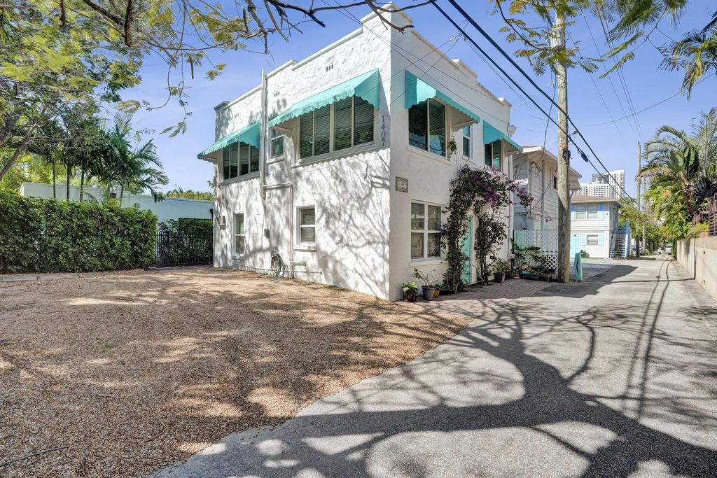 Photo of 1405 SE 2nd Street, Fort Lauderdale, FL 33301 (MLS # B26008950)