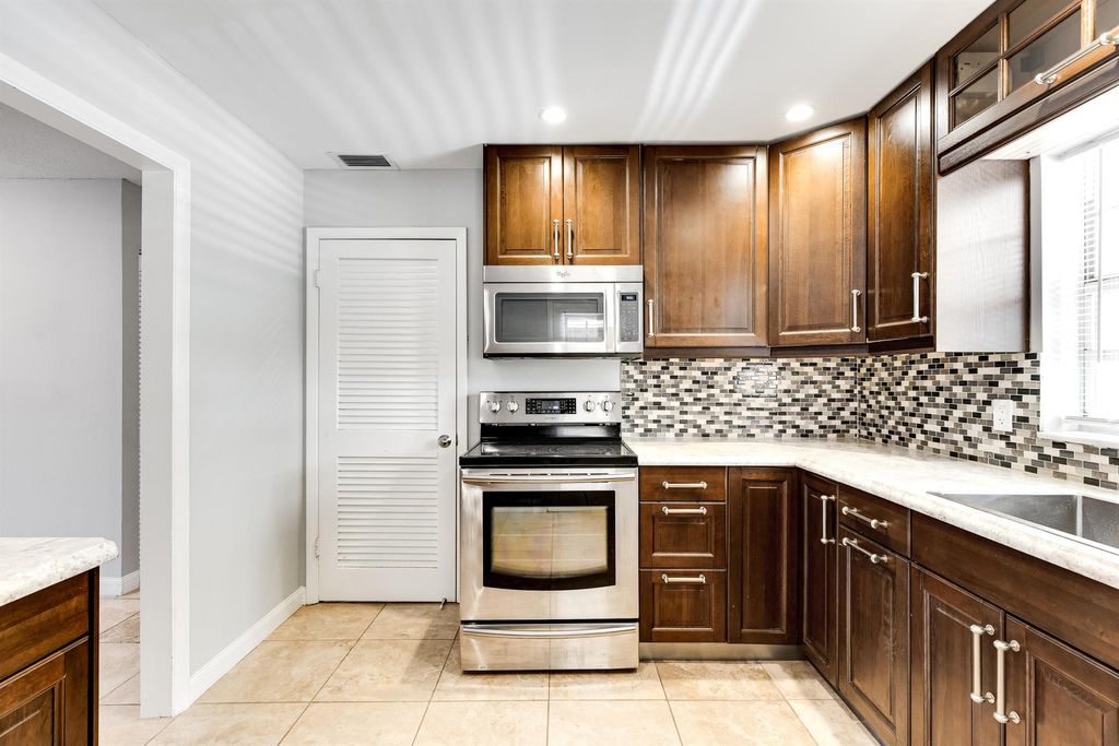 Photo of 10693 N Military Trail #8, Palm Beach Gardens, FL 33410 (MLS # R10998372)