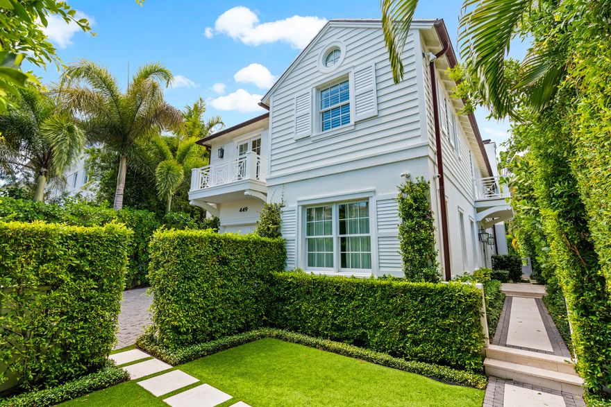 Lovely Island Style residence built in 2017. Fantastic in town location a few step away from the newly renovated town docks. This 4BR/5.1BA is open and inviting. Light and bright formal living room with stunning coffered ceiling opens to a newly installed automatic louvered covered loggia area with built-in grill. Gourmet chef's eat-in kitchen with top-of-the-line appliances and finishes. The large master suite includes a spacious sitting area, dual baths and dual walk-in closets. Additional highlights include wet bar, elevator, garage, and generator.