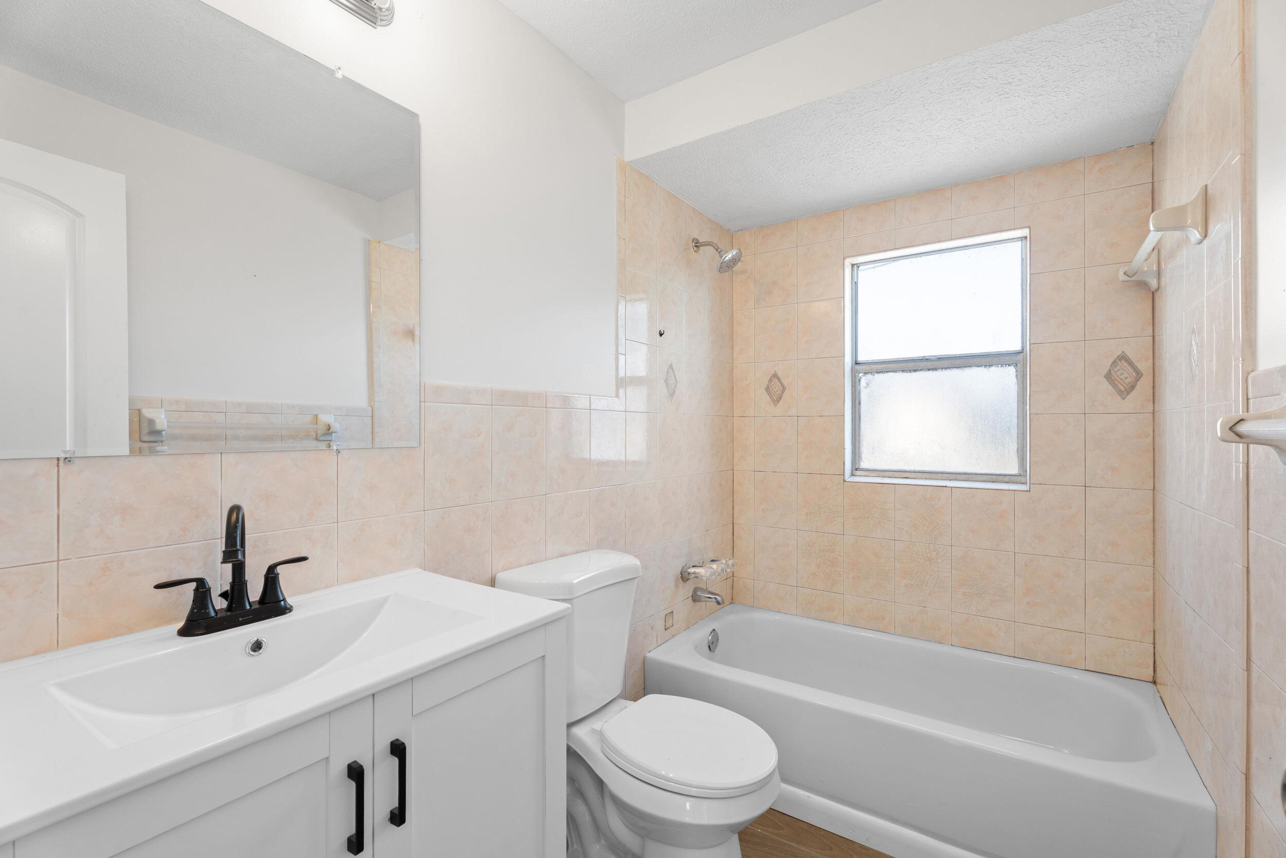 SHERATON PLAZA UNIT 2 REPLAT - Residential