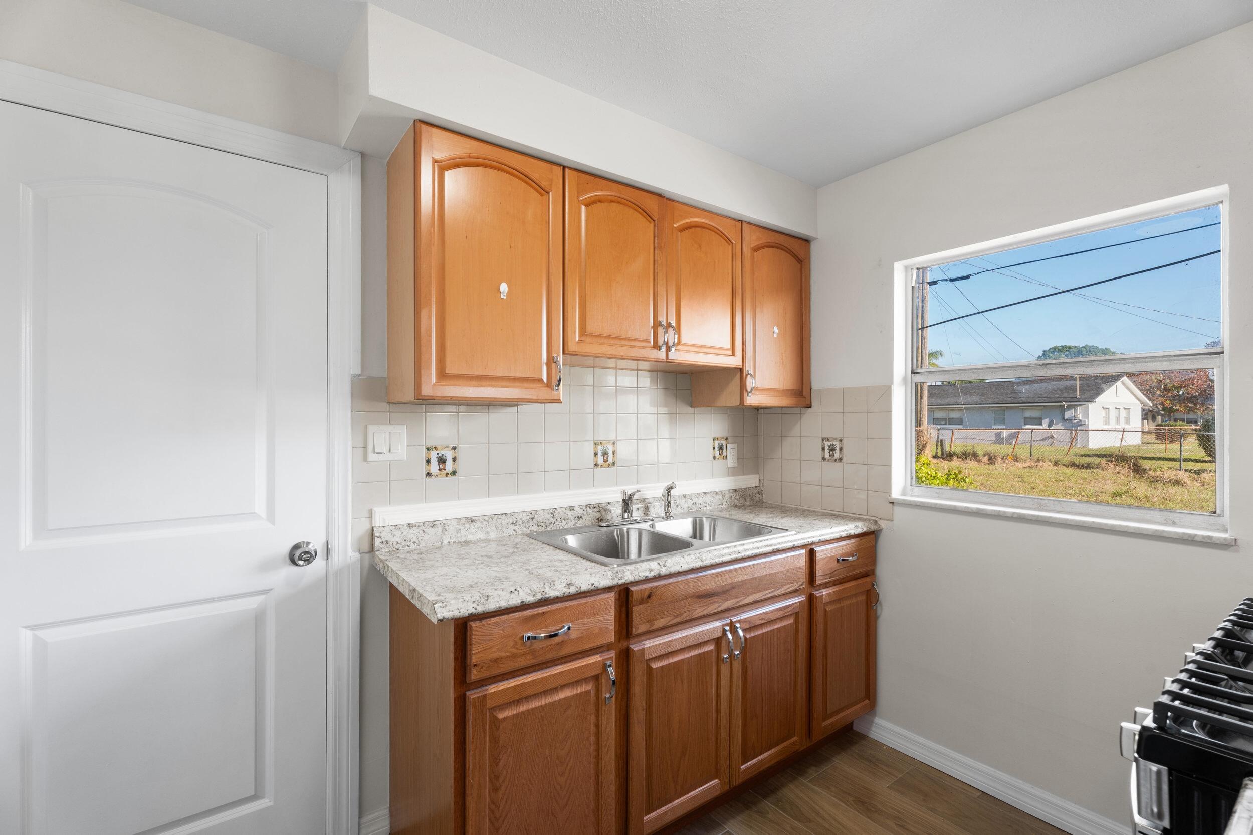 SHERATON PLAZA UNIT 2 REPLAT - Residential