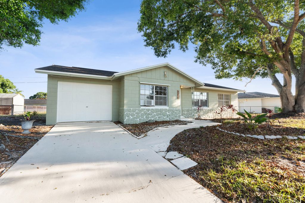 Photo of 303 Essex Drive, Fort Pierce, FL 34946 (MLS # B26006958)