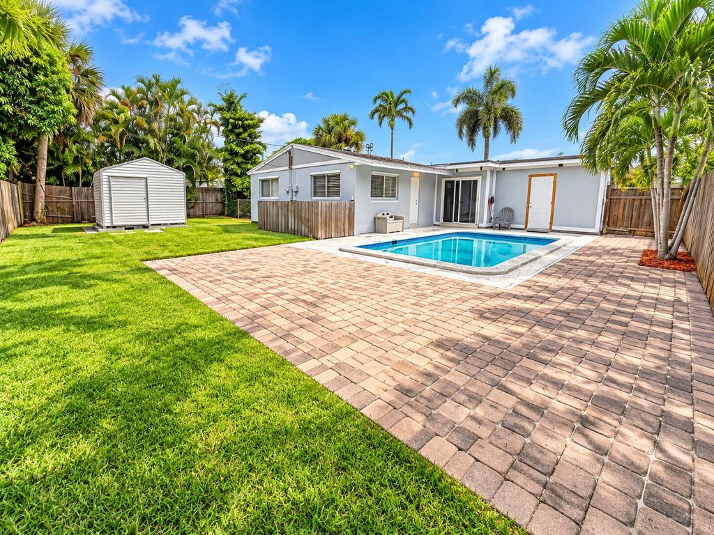 Photo of 4384 ARBOR Way, Palm Beach Gardens, FL 33410 (MLS # B26090660)