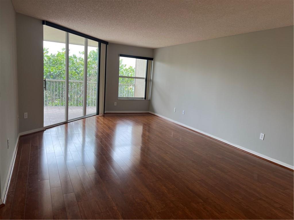 KINGS POINT - Residential
