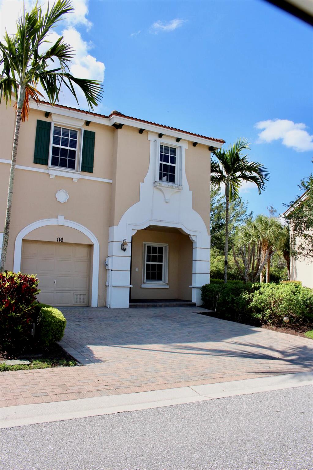 116 SW Otter Run Place