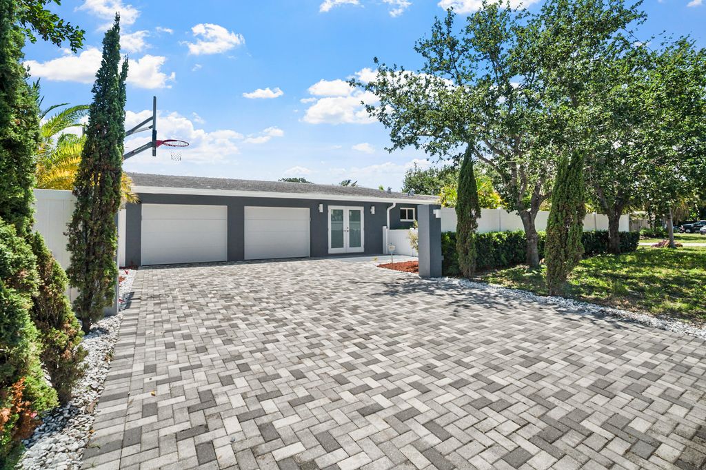 Photo of 5496 NE 22nd Avenue, Fort Lauderdale, FL 33308 (MLS # B26019499)