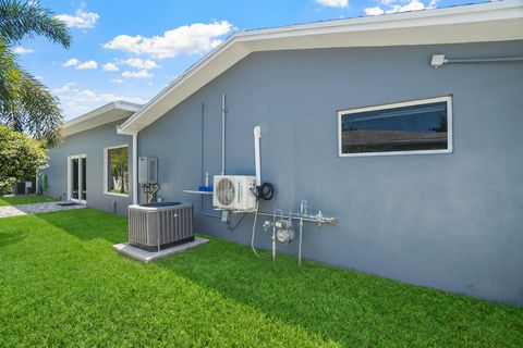 Tiny photo for 5496 NE 22nd Avenue, Fort Lauderdale, FL 33308 (MLS # B26019499)