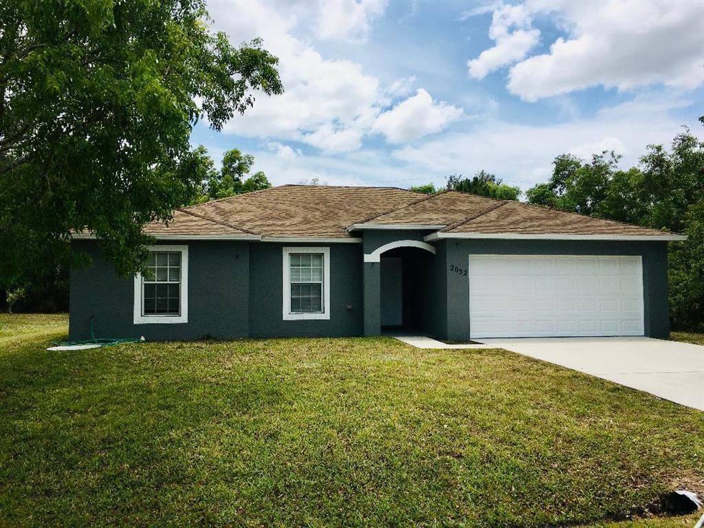 Photo of 2052 SE Heathwood Circle, Port Saint Lucie, FL 34952 (MLS # R10718818)