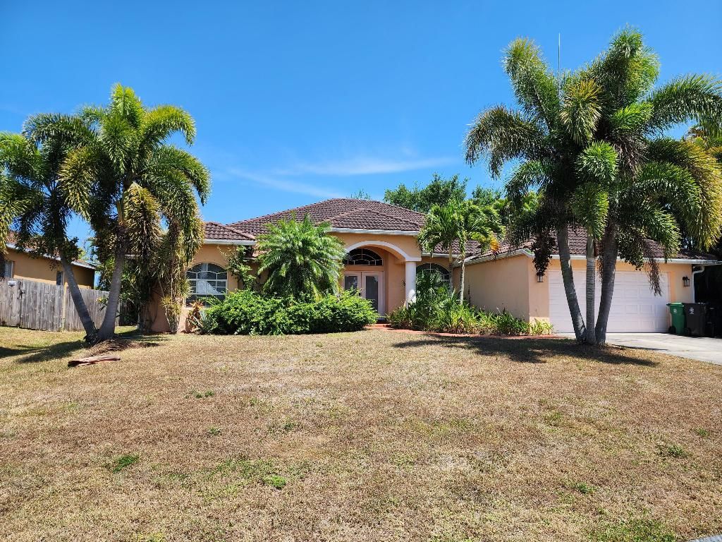 Photo of 4285 SW Oblique Street W, Port Saint Lucie, FL 34952 (MLS # R10979957)