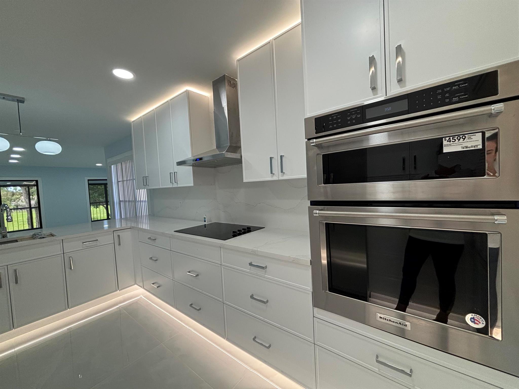 9266 Vista Del Lago 25h