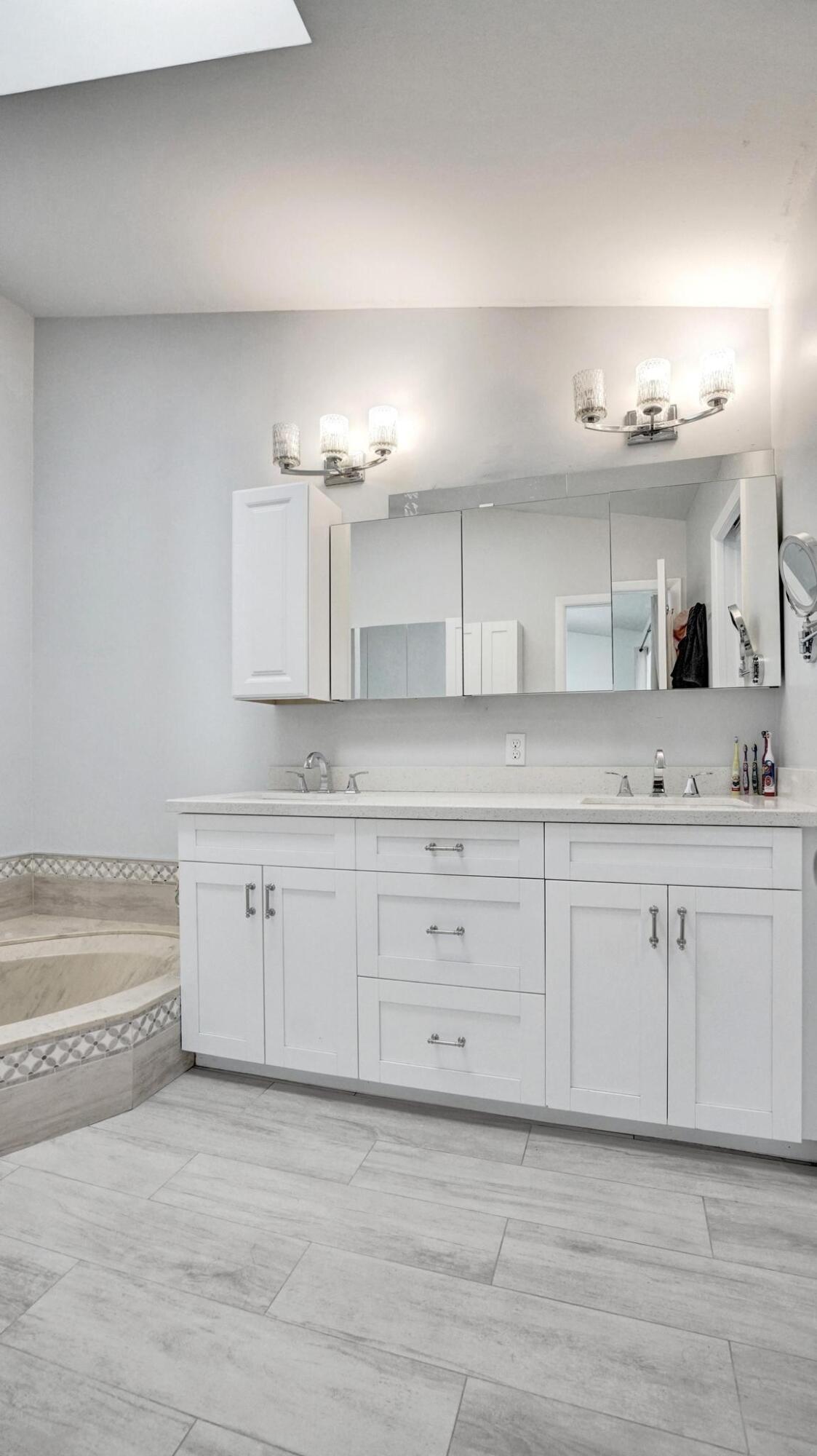 EMBASSY LAKES - Residential