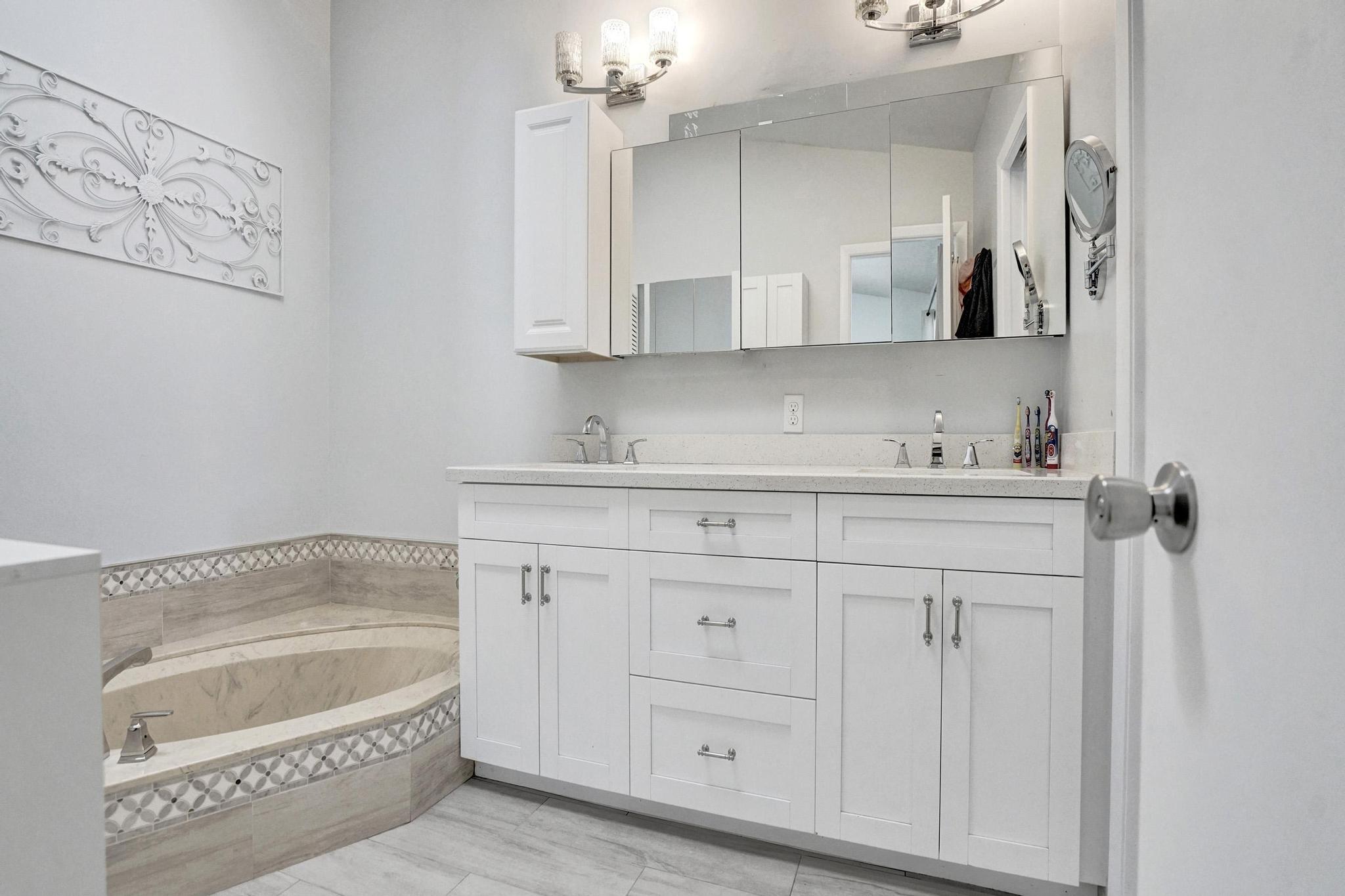 EMBASSY LAKES - Residential