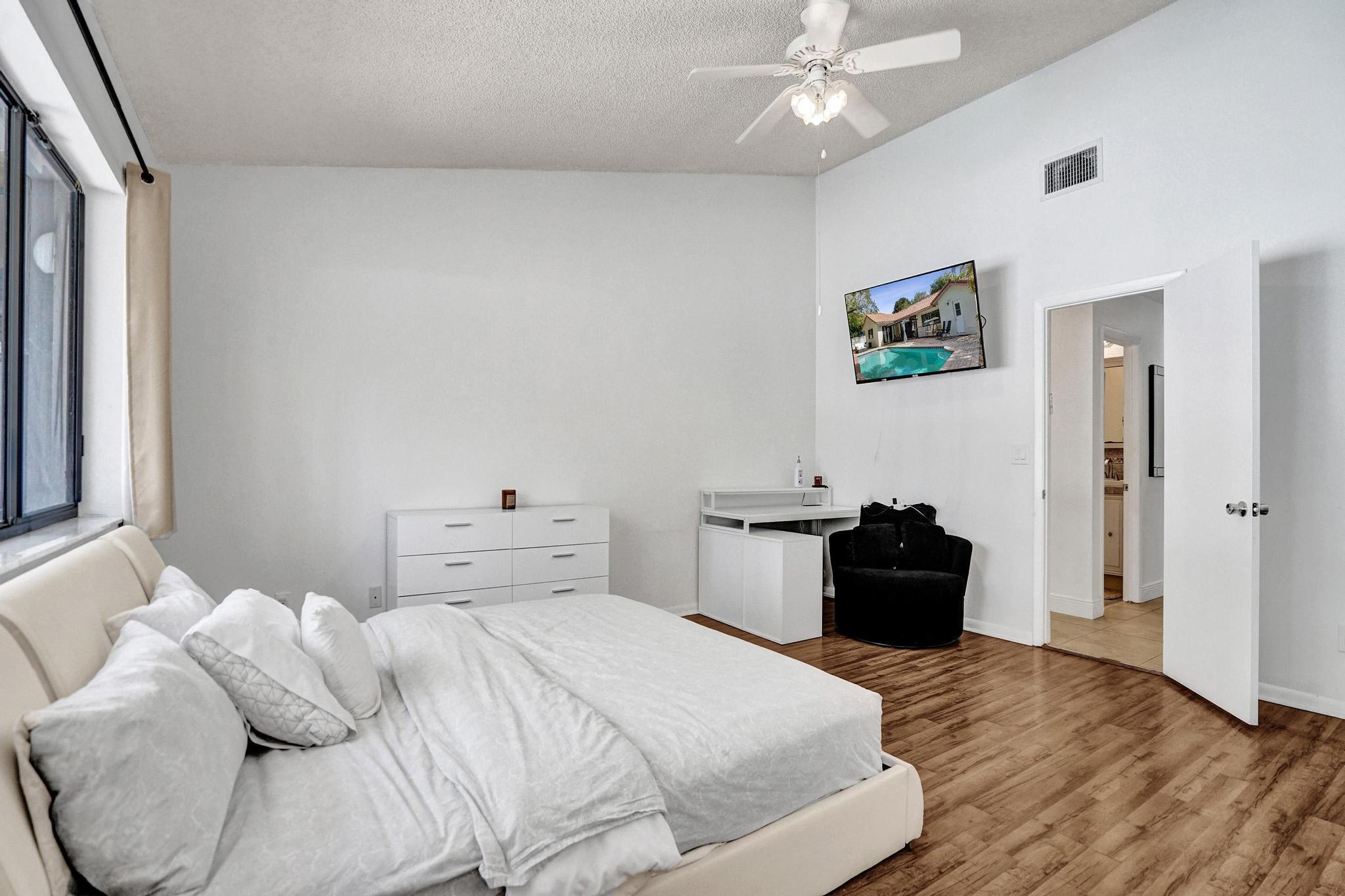 EMBASSY LAKES - Residential