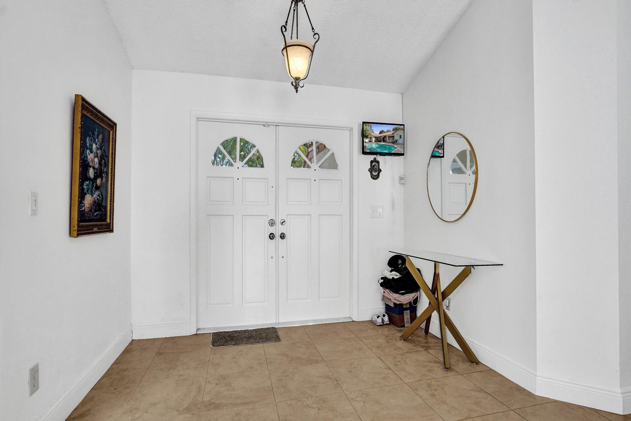 EMBASSY LAKES - Residential