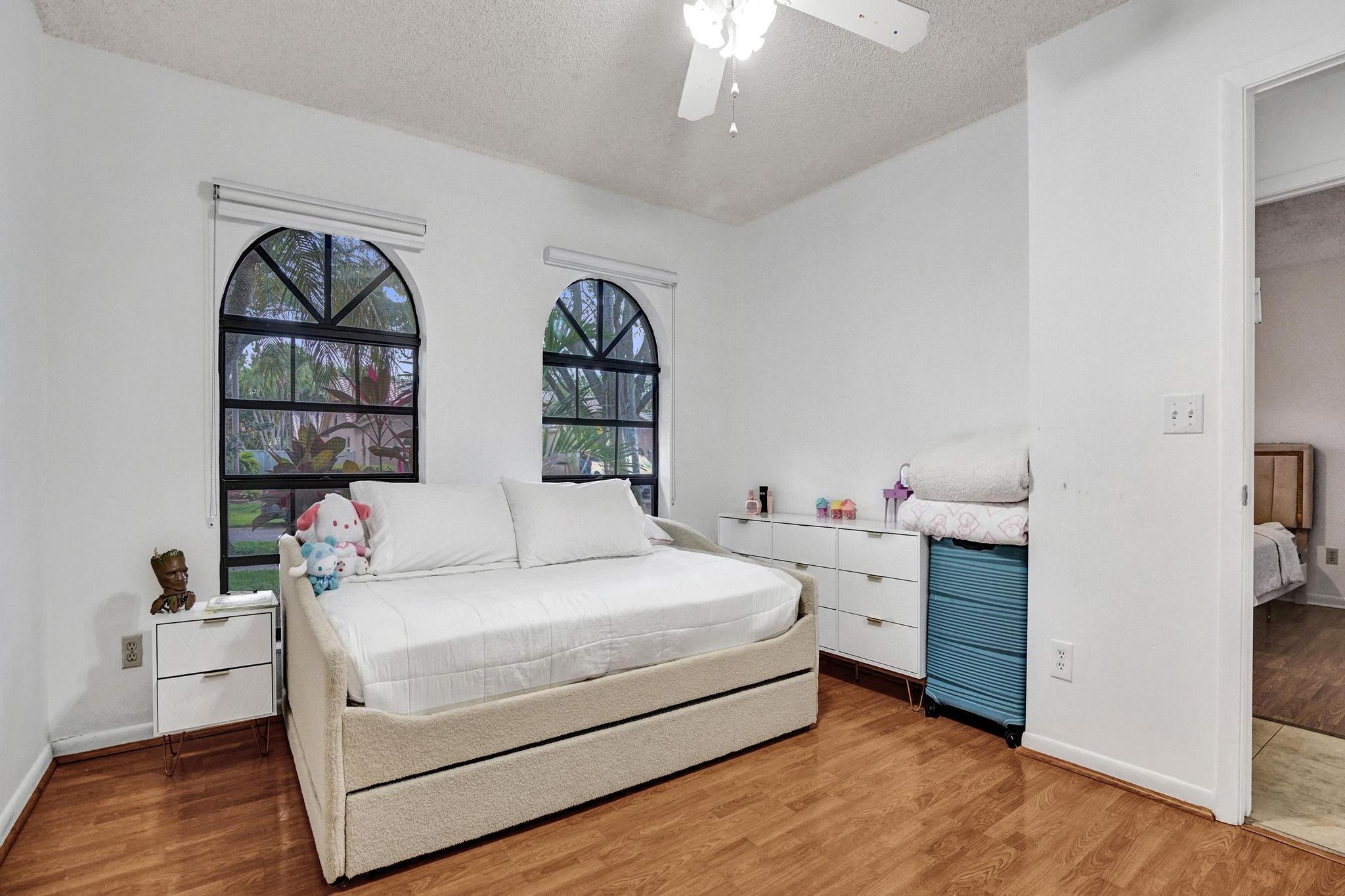 EMBASSY LAKES - Residential