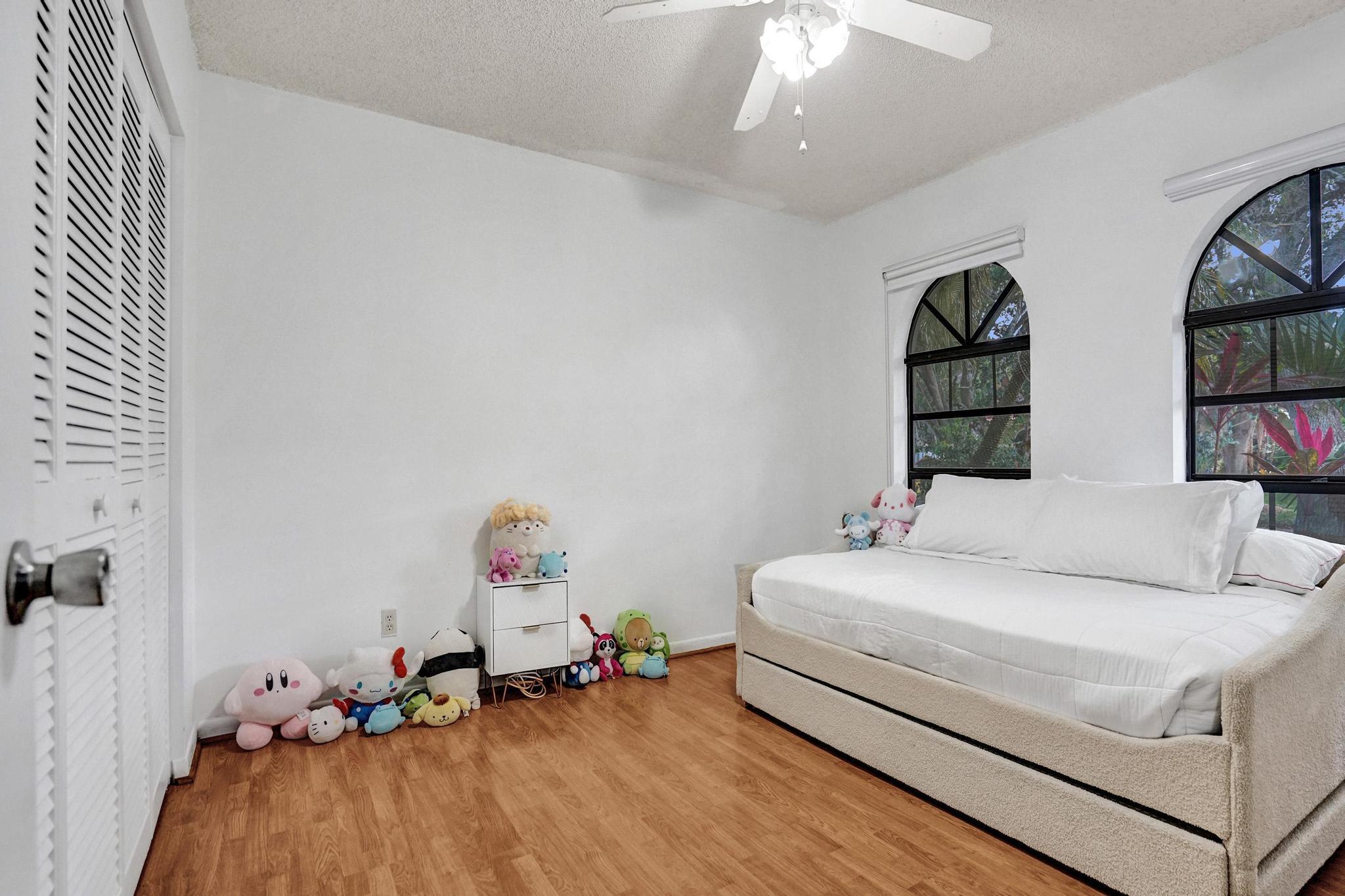 EMBASSY LAKES - Residential