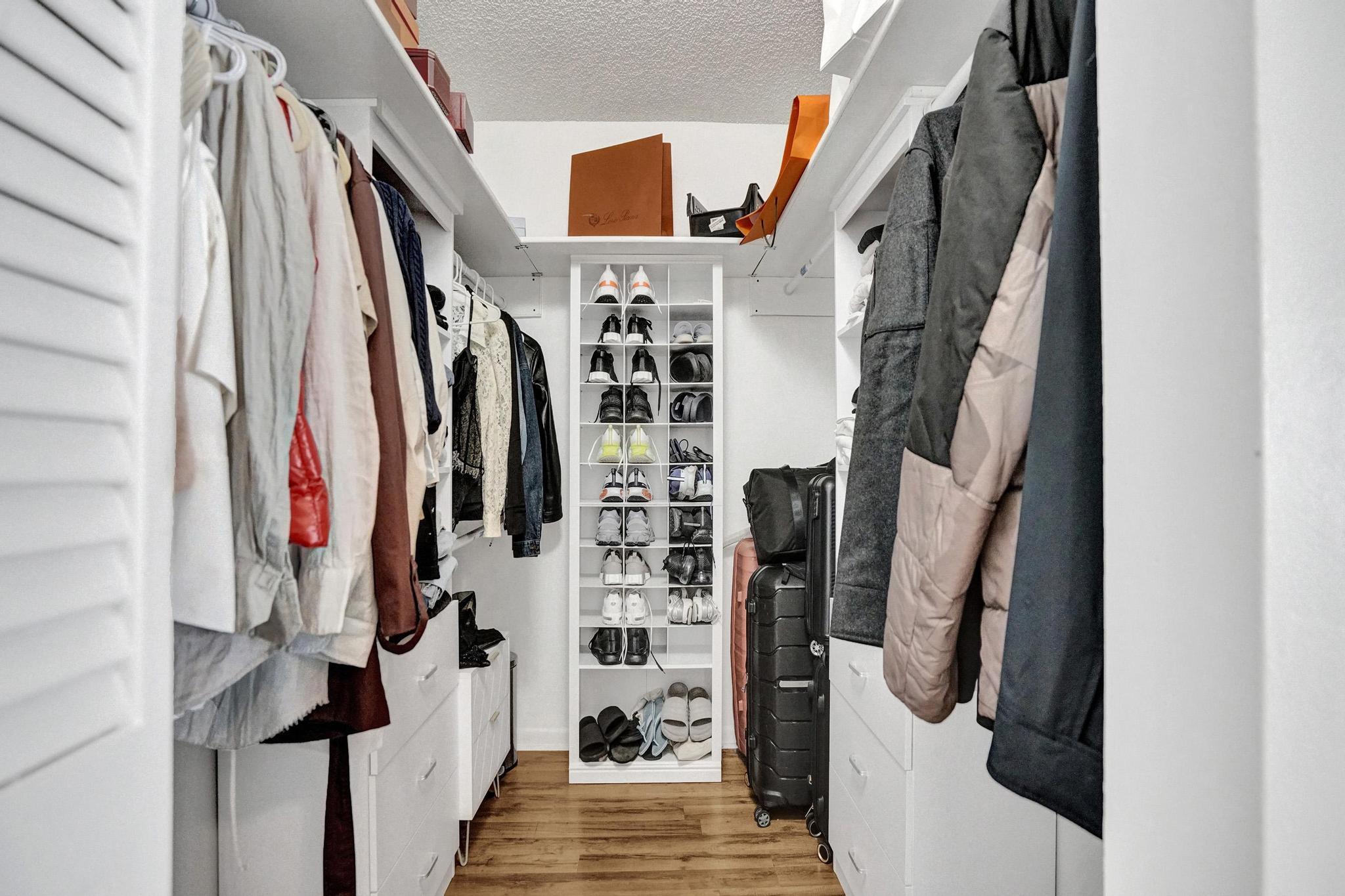 EMBASSY LAKES - Residential