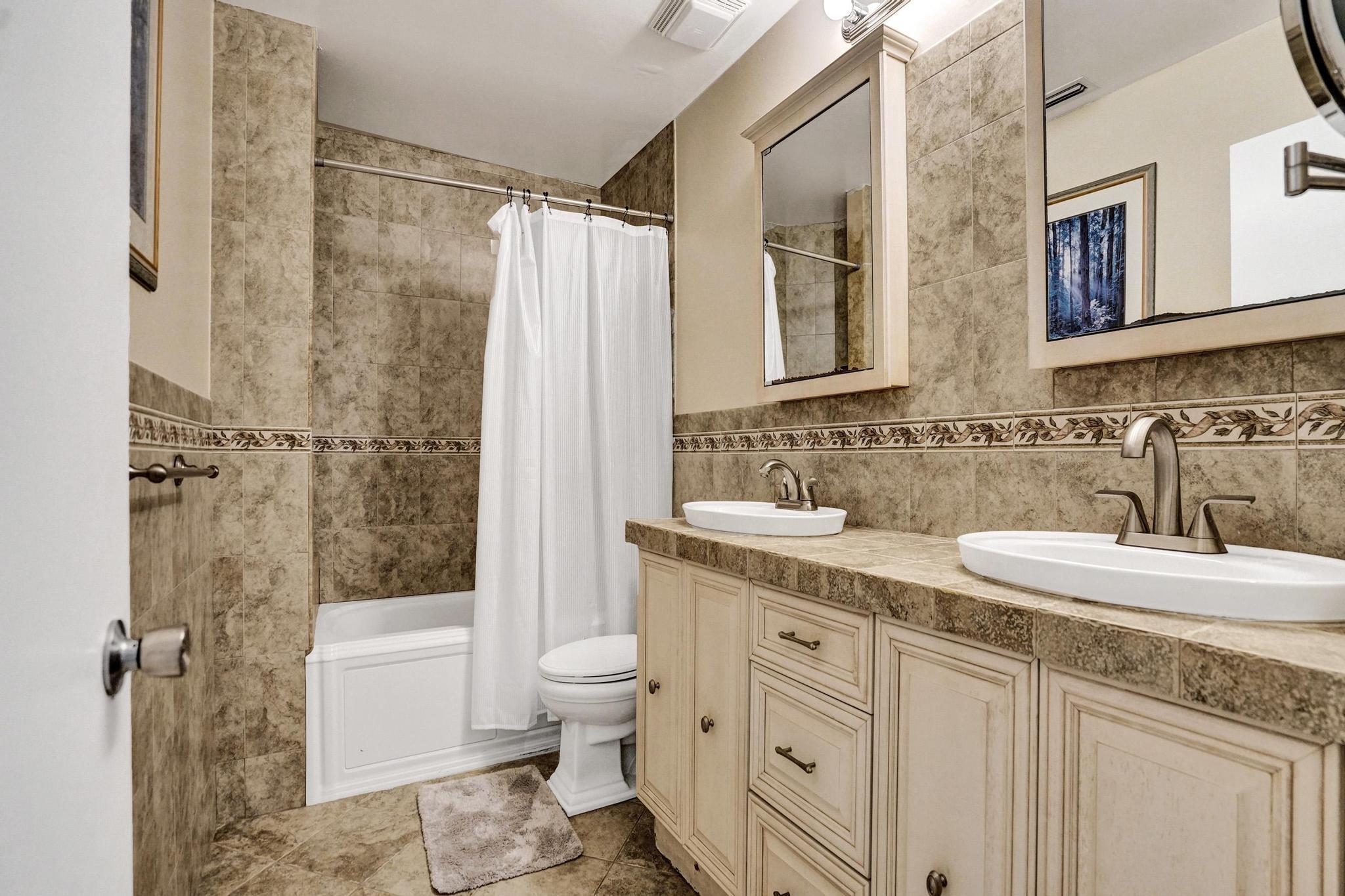 EMBASSY LAKES - Residential