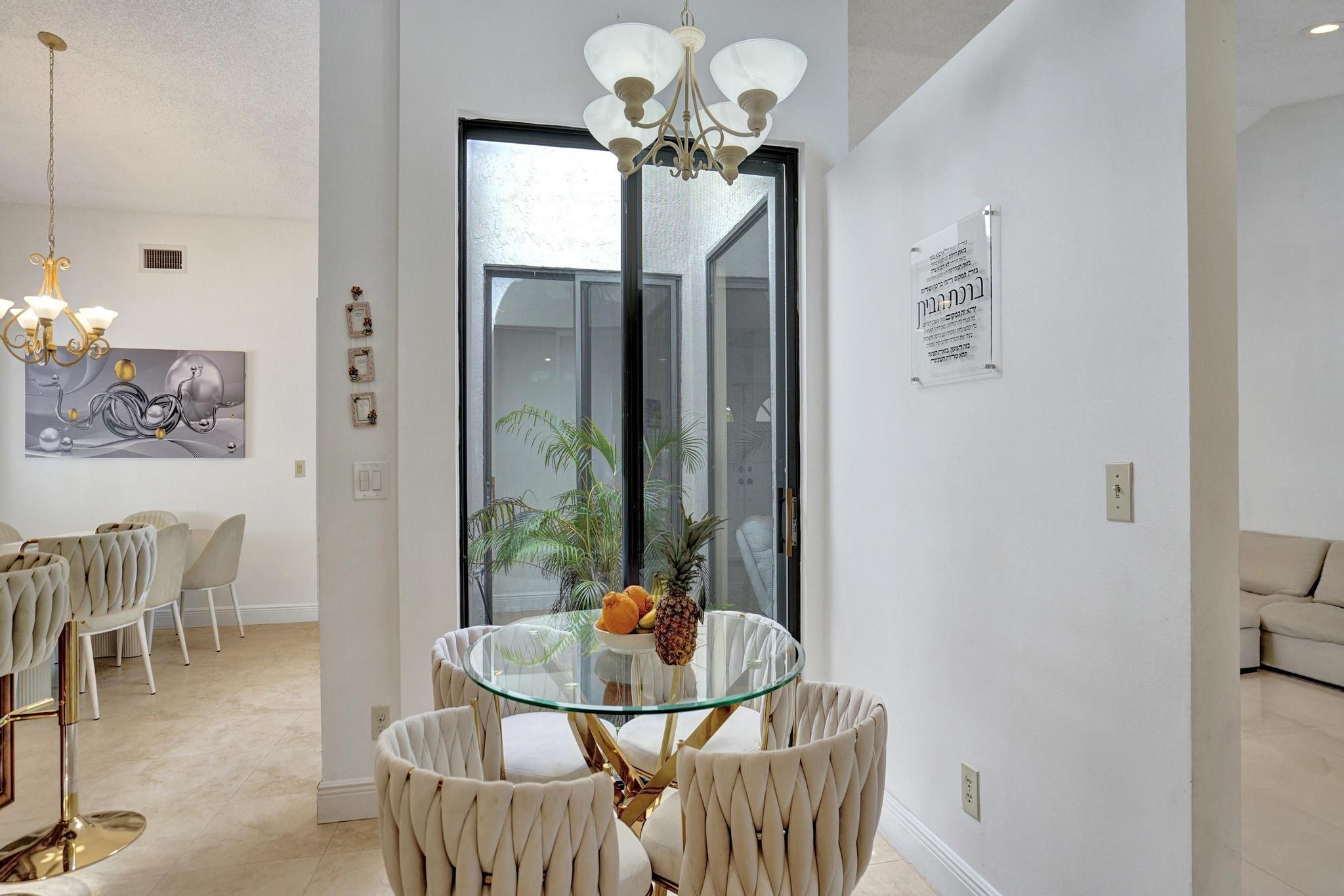 EMBASSY LAKES - Residential