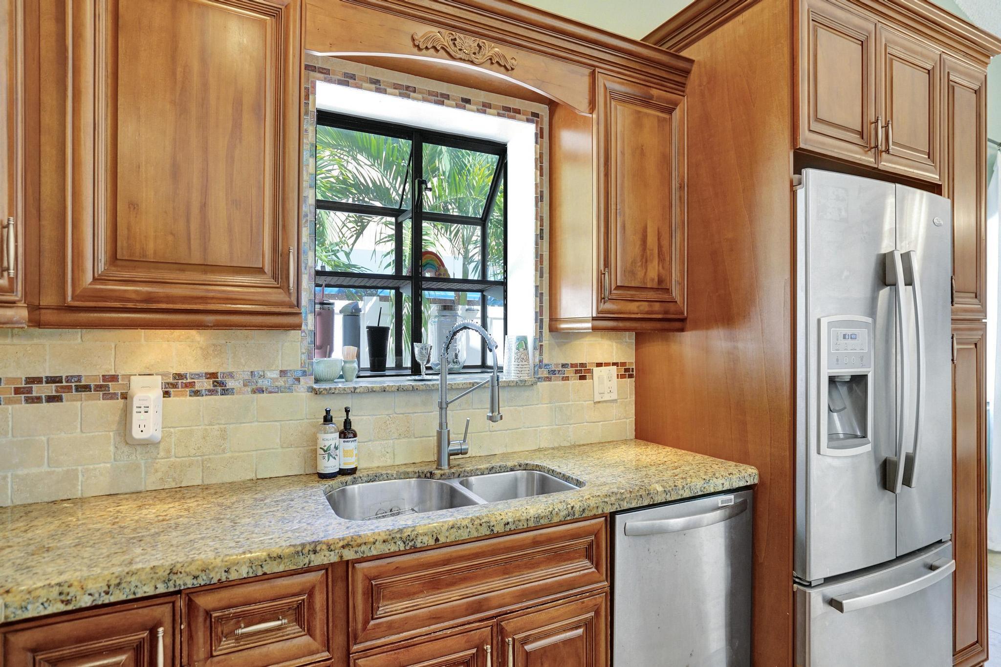 EMBASSY LAKES - Residential