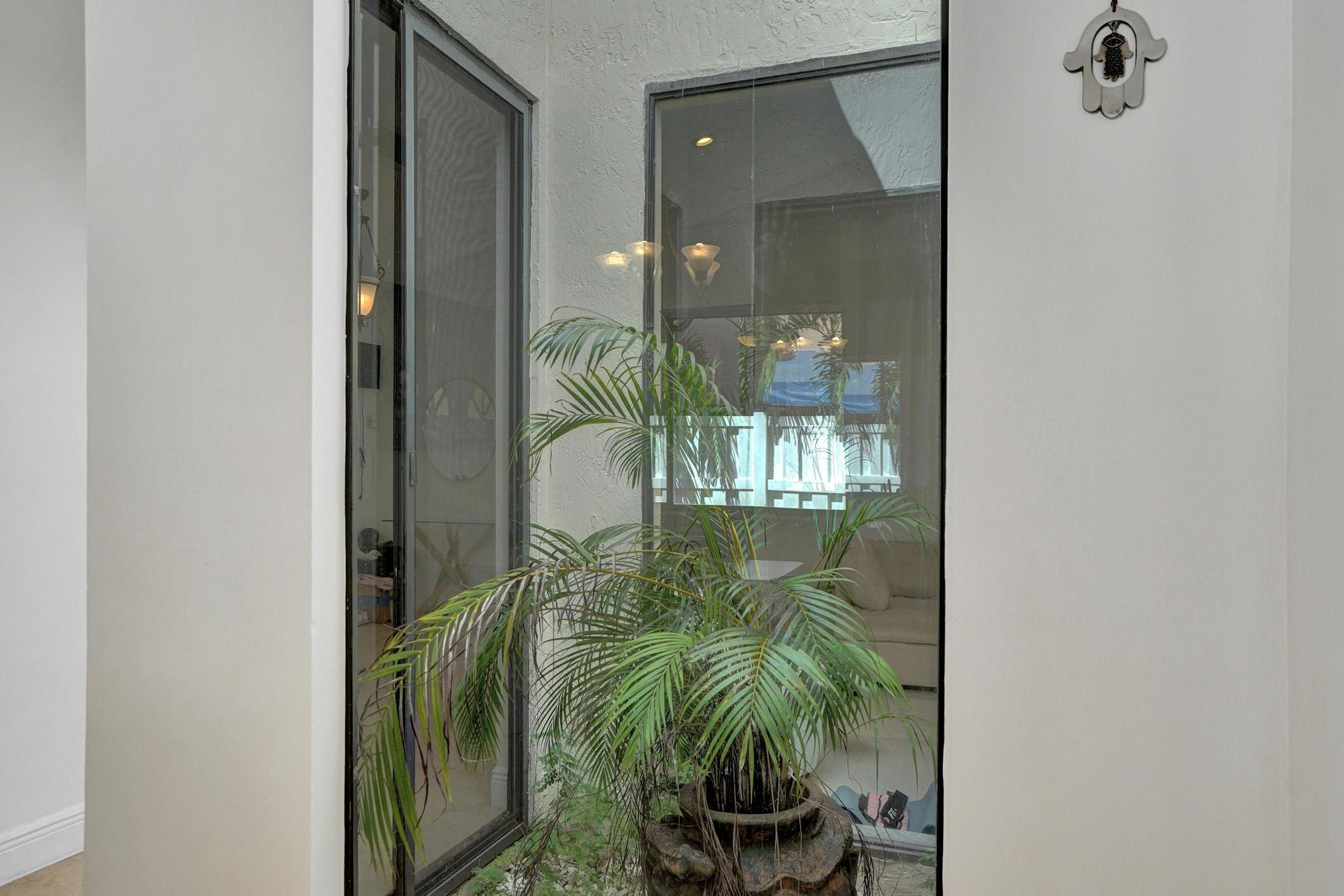 EMBASSY LAKES - Residential