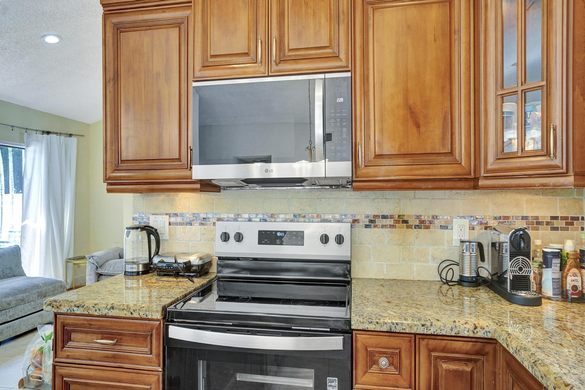 EMBASSY LAKES - Residential