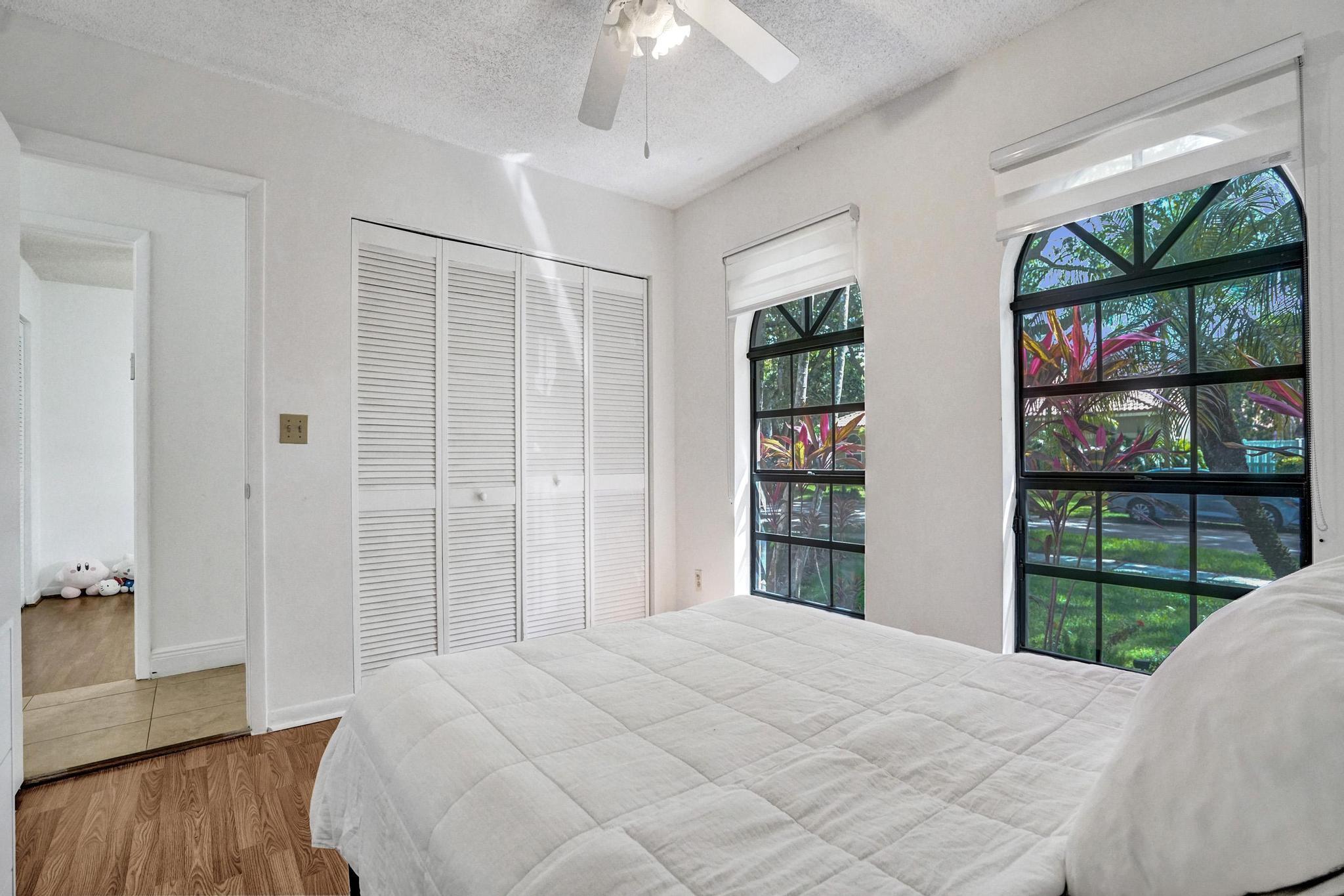 EMBASSY LAKES - Residential