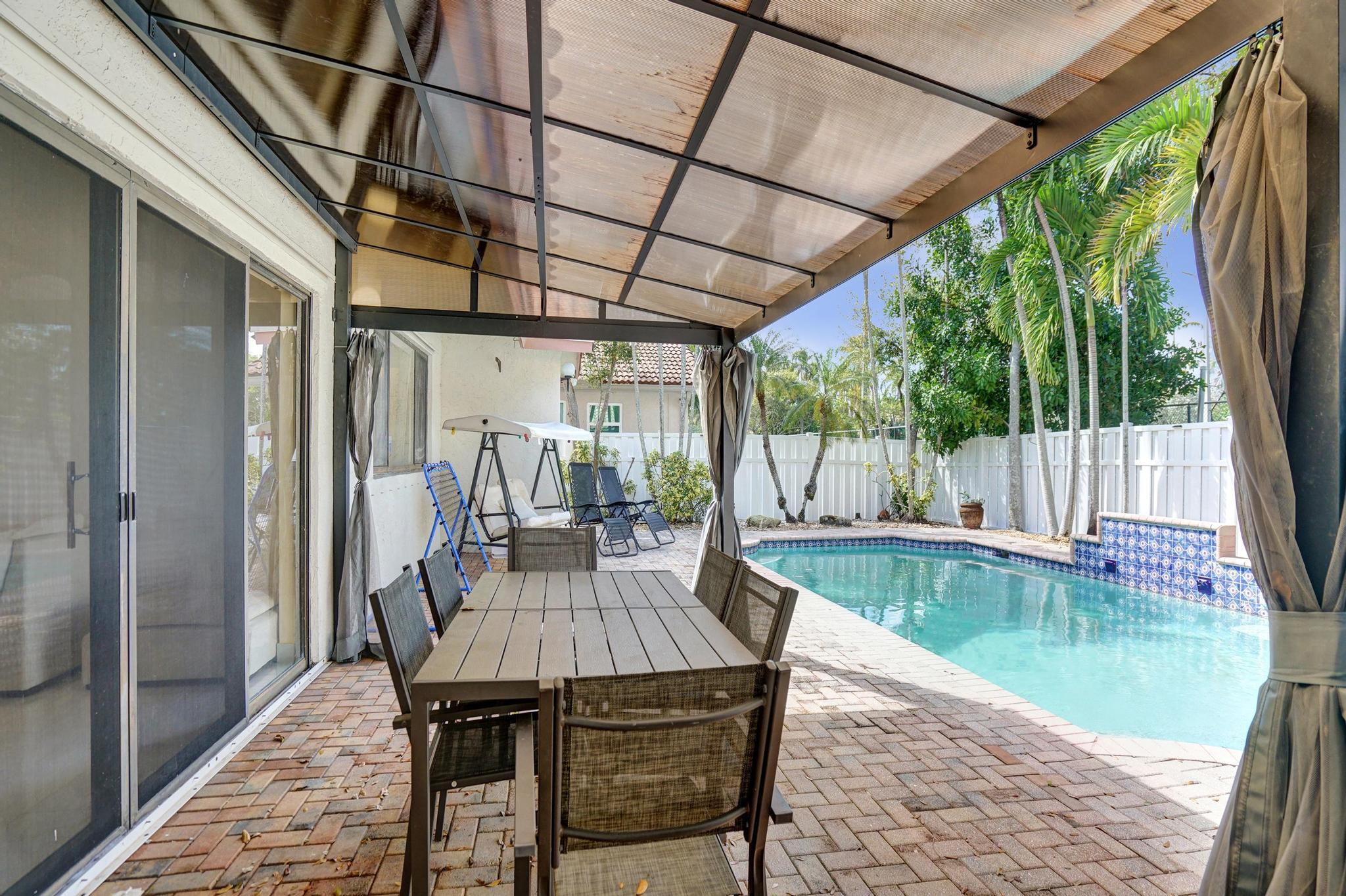 EMBASSY LAKES - Residential