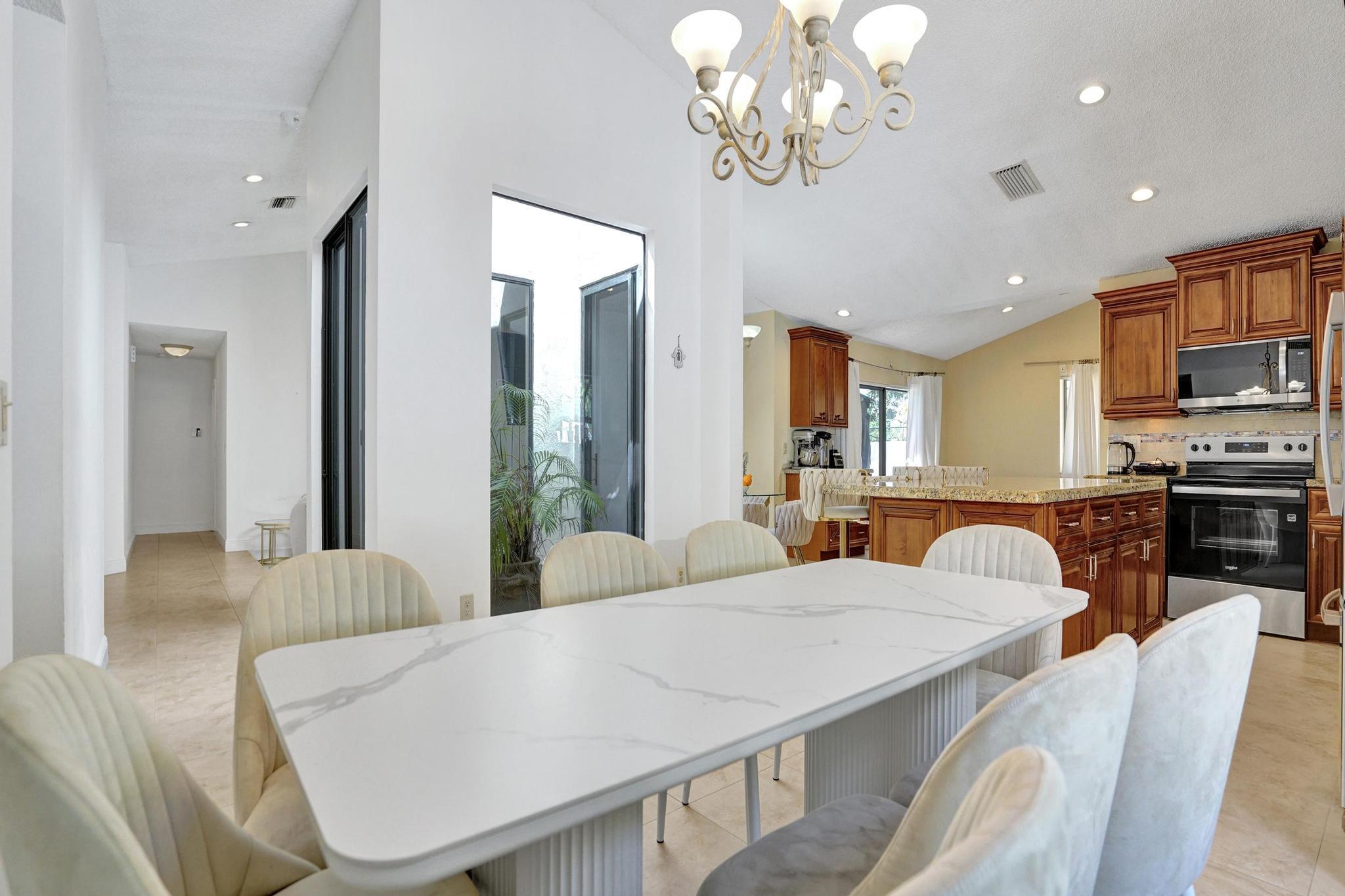 EMBASSY LAKES - Residential