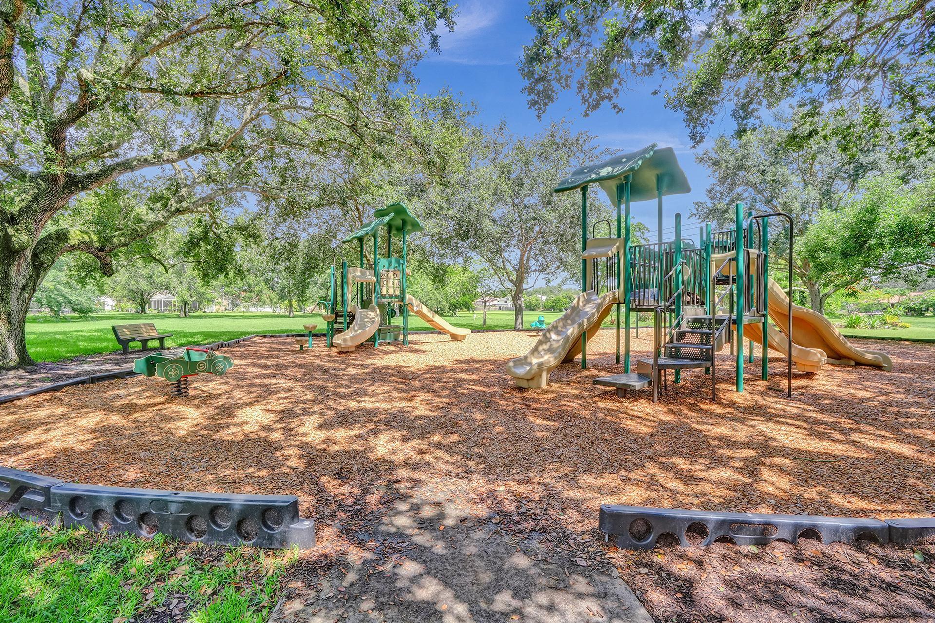 EMBASSY LAKES - Residential