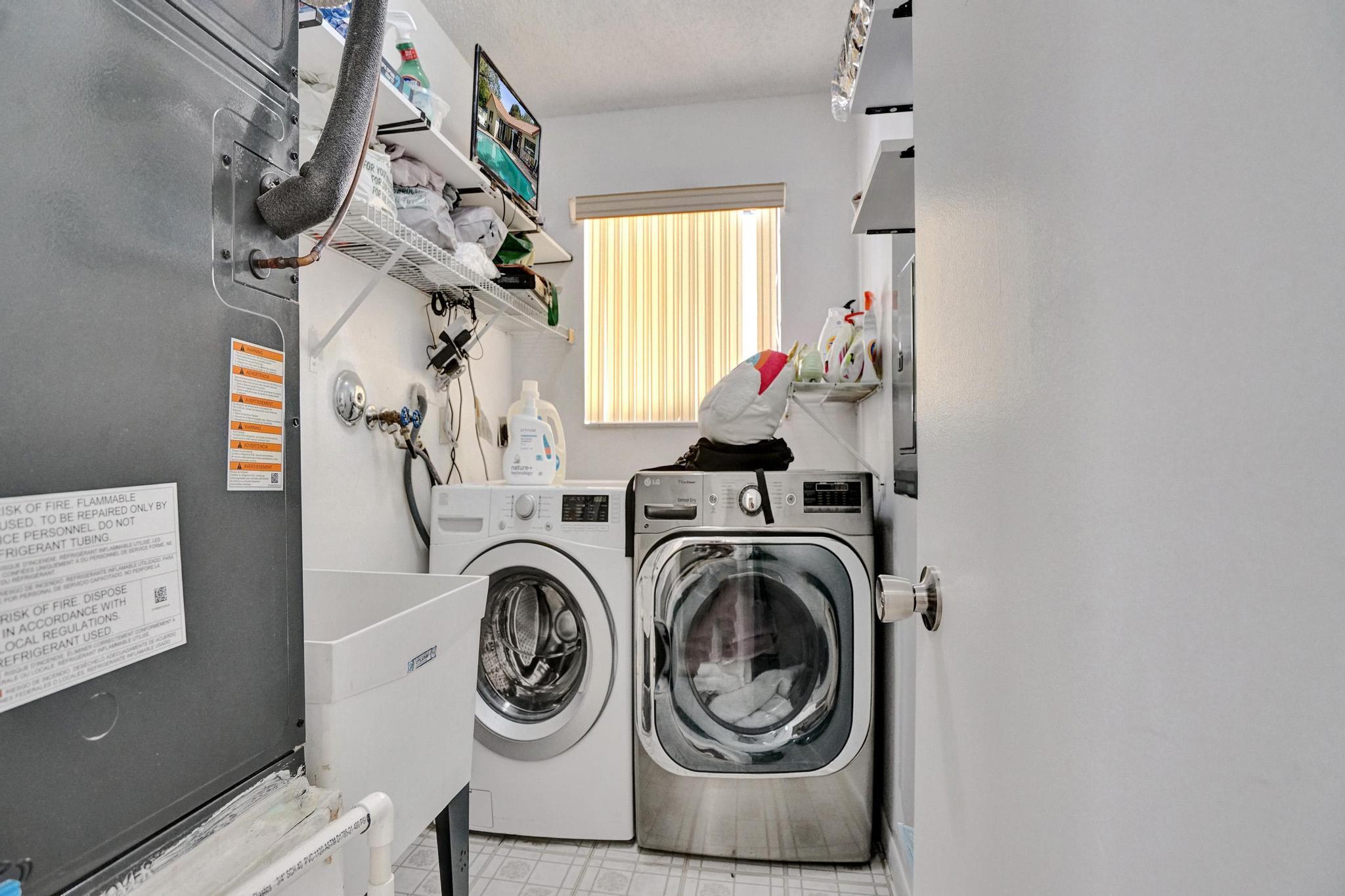 EMBASSY LAKES - Residential