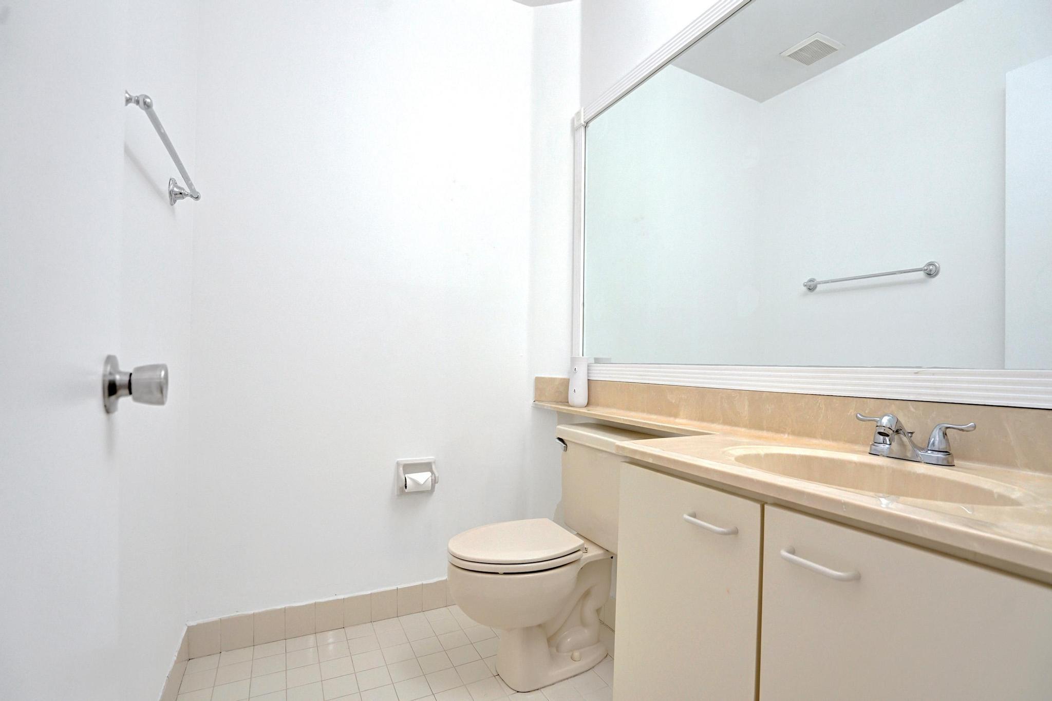 EMBASSY LAKES - Residential