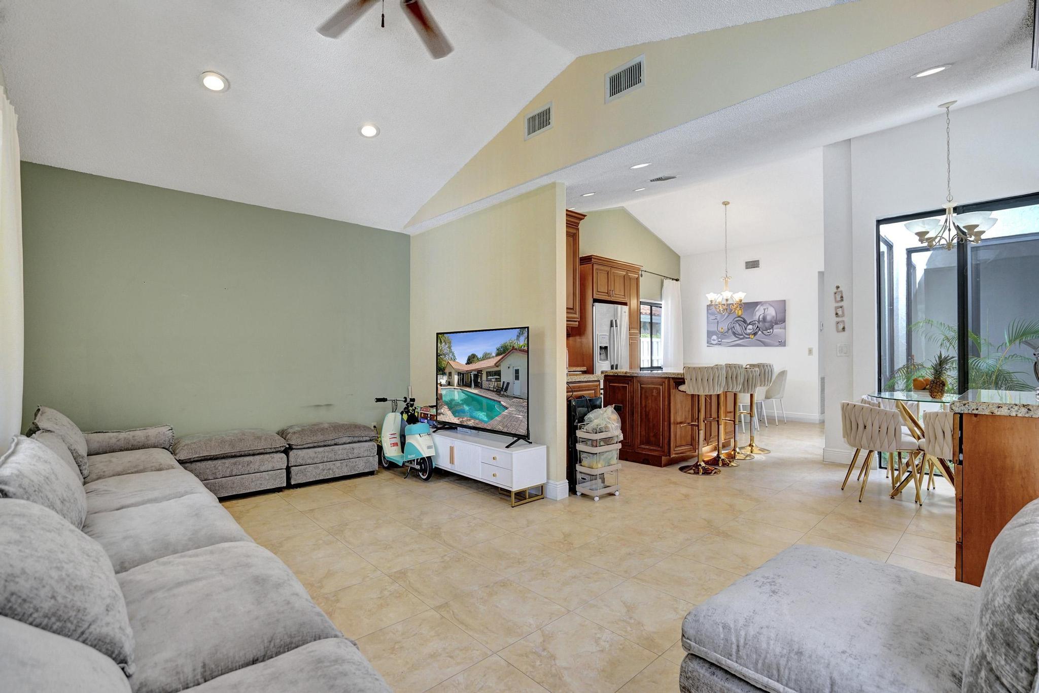 EMBASSY LAKES - Residential