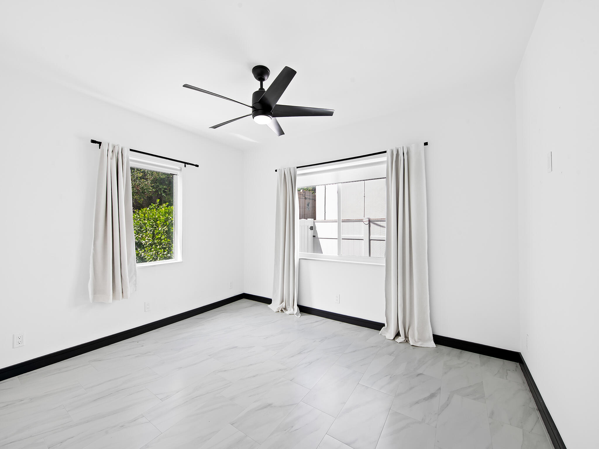 LAS OLAS PARK CORR PLAT - Residential Lease