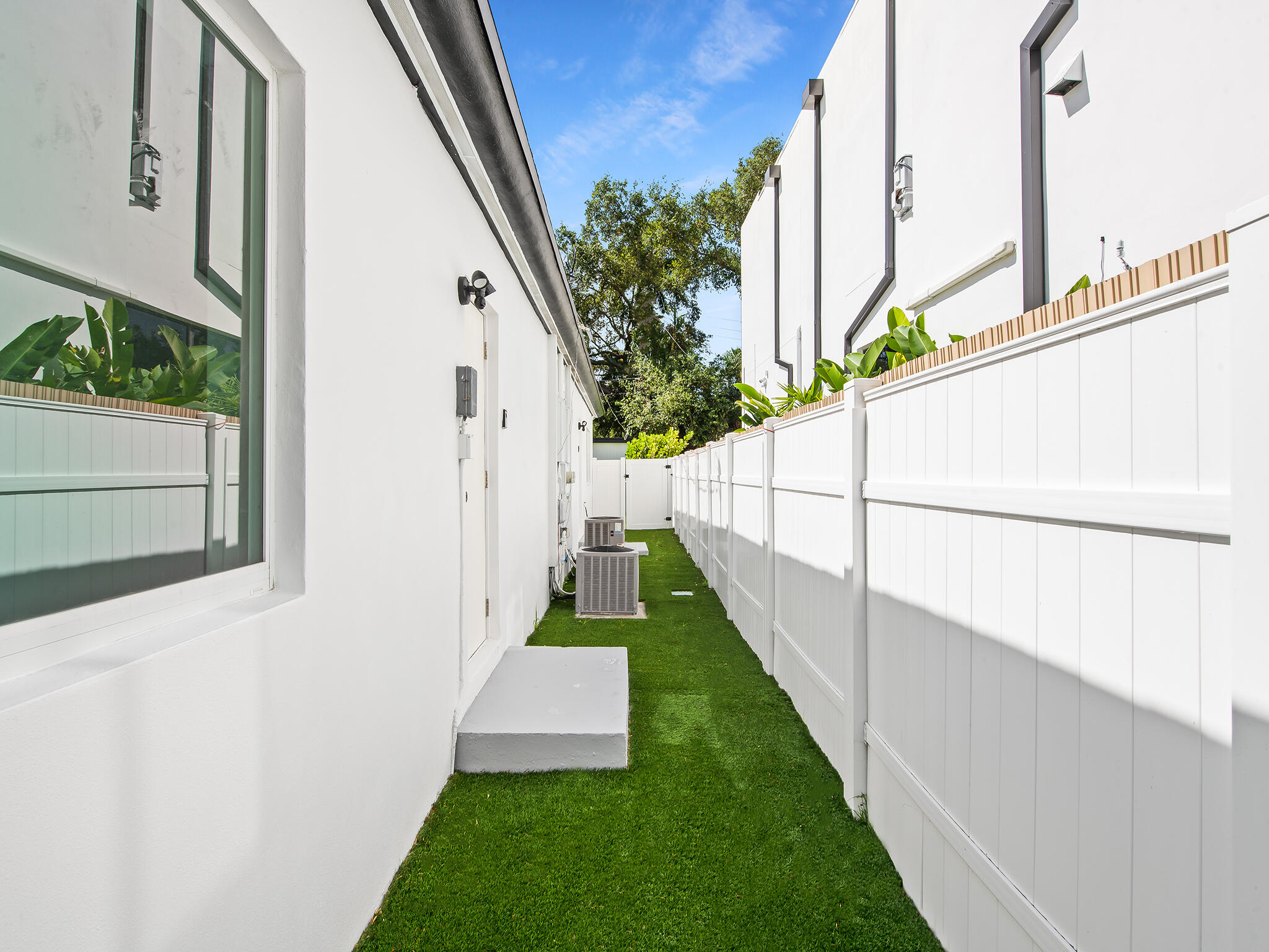 LAS OLAS PARK CORR PLAT - Residential Lease