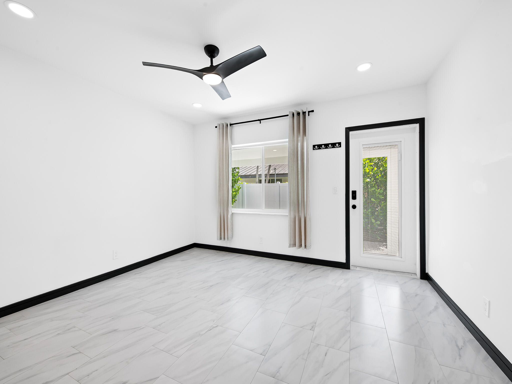 LAS OLAS PARK CORR PLAT - Residential Lease