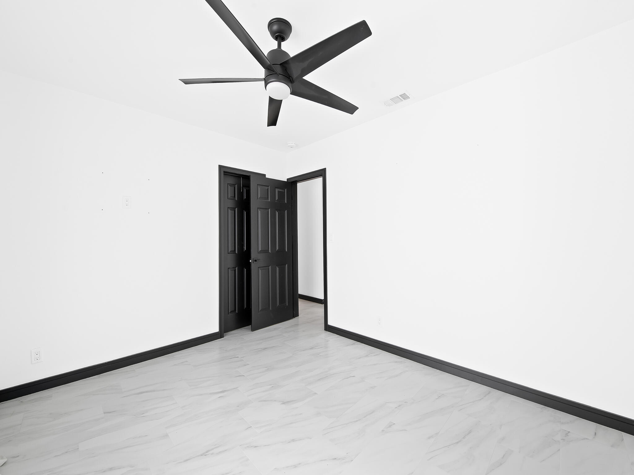 LAS OLAS PARK CORR PLAT - Residential Lease