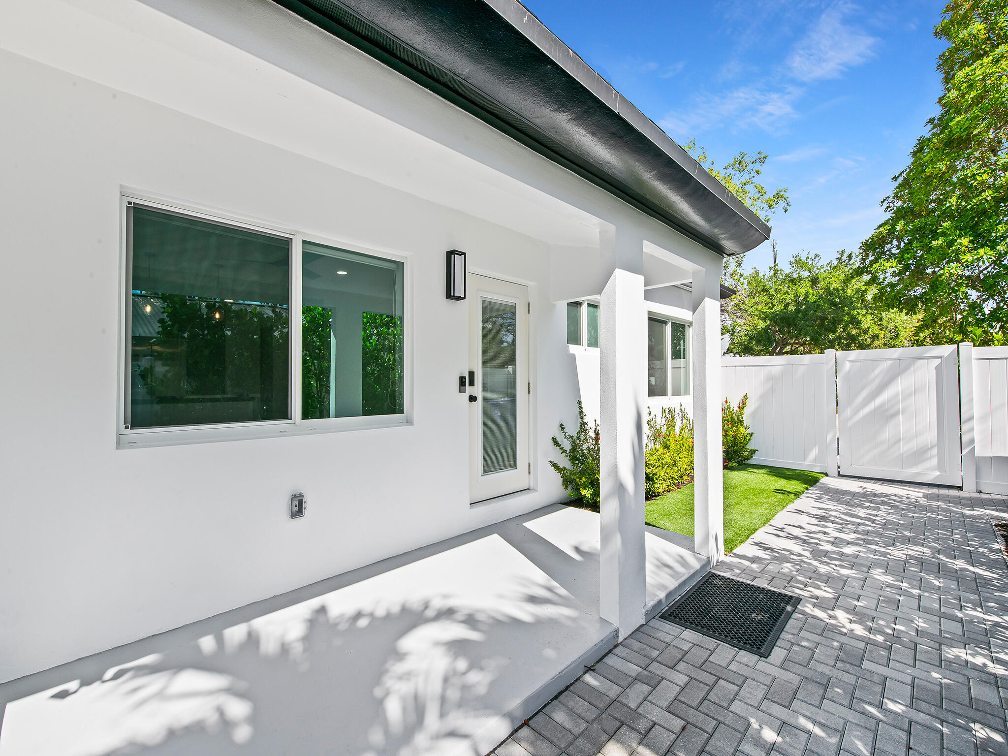 LAS OLAS PARK CORR PLAT - Residential Lease