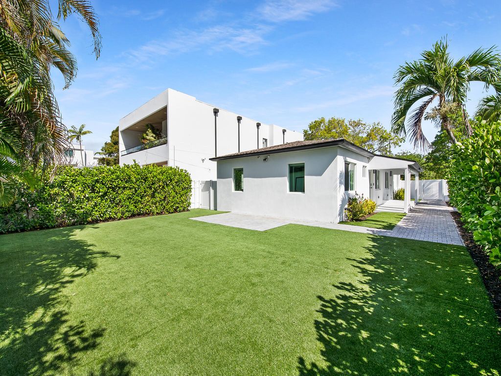 Photo of 1508 NE 6th Street #A, Fort Lauderdale, FL 33304 (MLS # B26023461)