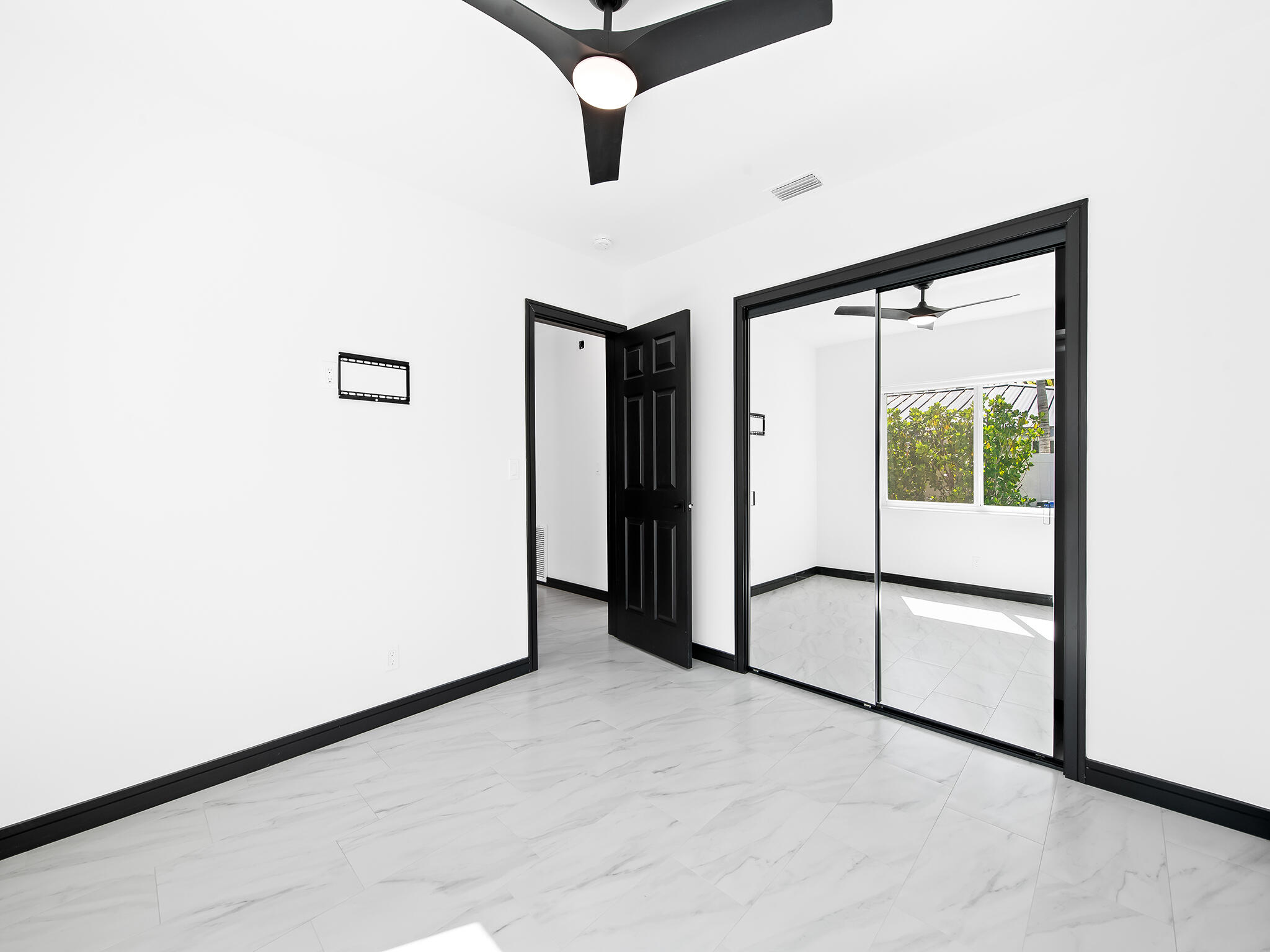 LAS OLAS PARK CORR PLAT - Residential Lease