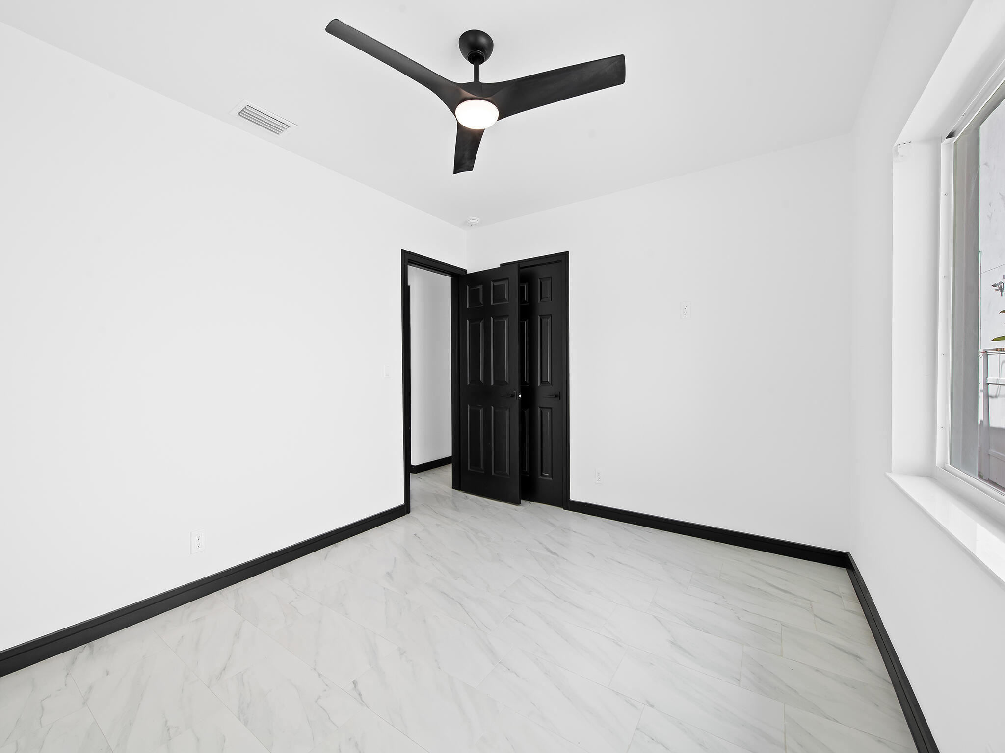 LAS OLAS PARK CORR PLAT - Residential Lease