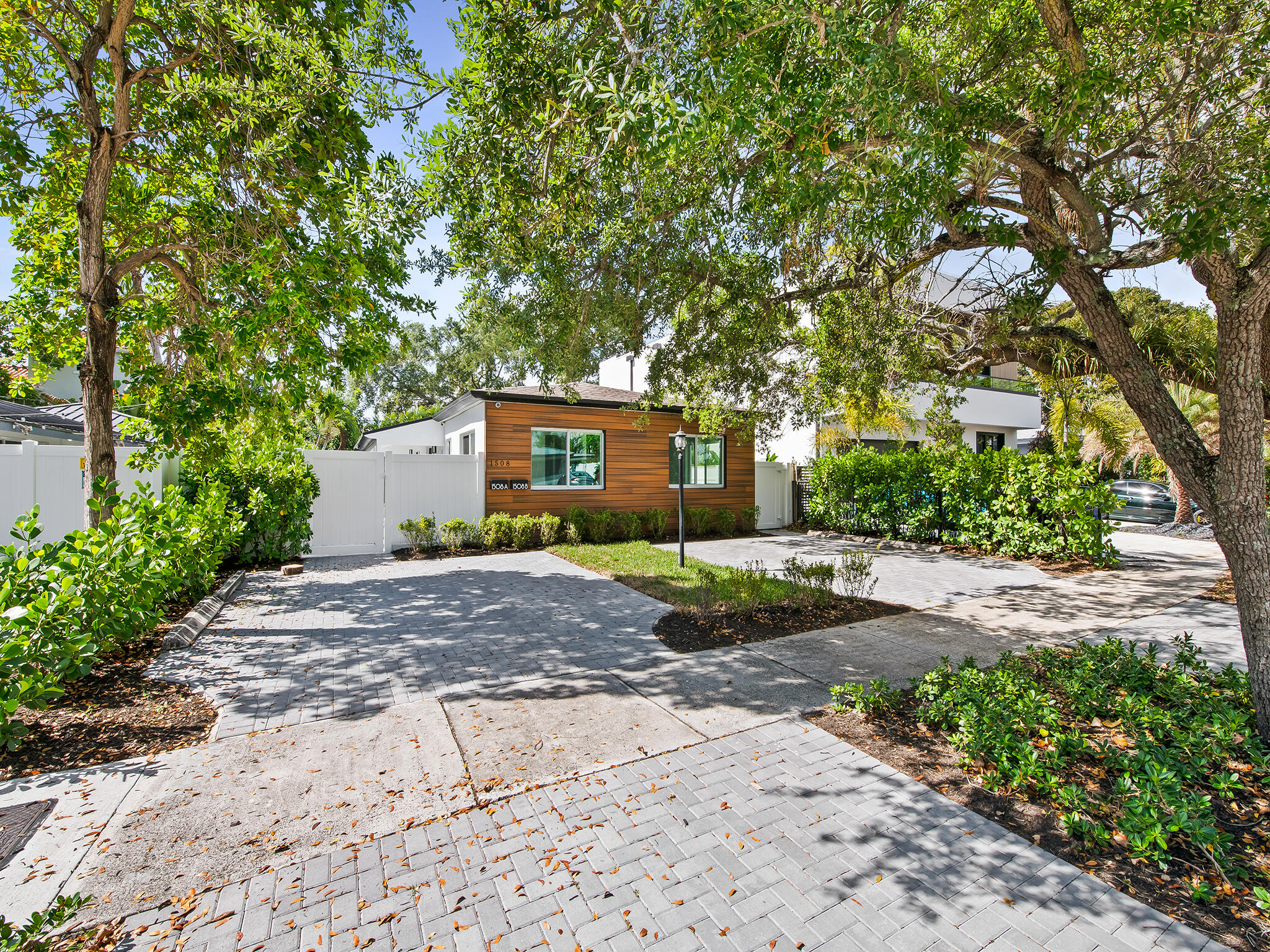 LAS OLAS PARK CORR PLAT - Residential Lease