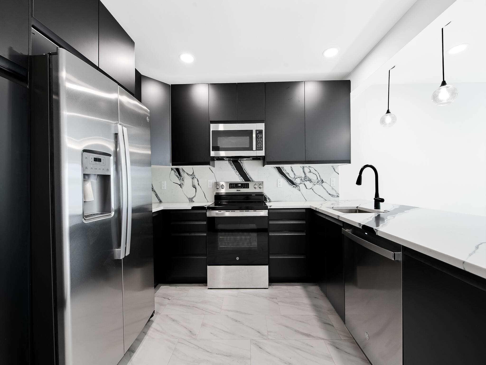 LAS OLAS PARK CORR PLAT - Residential Lease