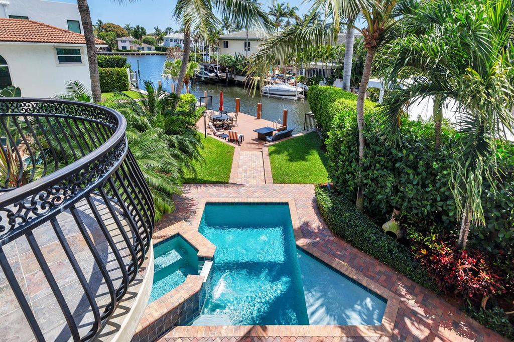 Photo of 702 SE 7th Street, Delray Beach, FL 33483 (MLS # R11132965)