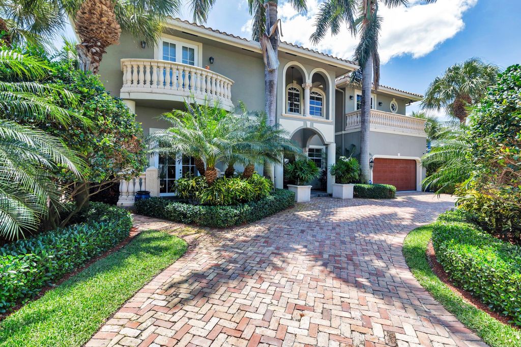Photo of 702 SE 7th Street, Delray Beach, FL 33483 (MLS # R11132965)