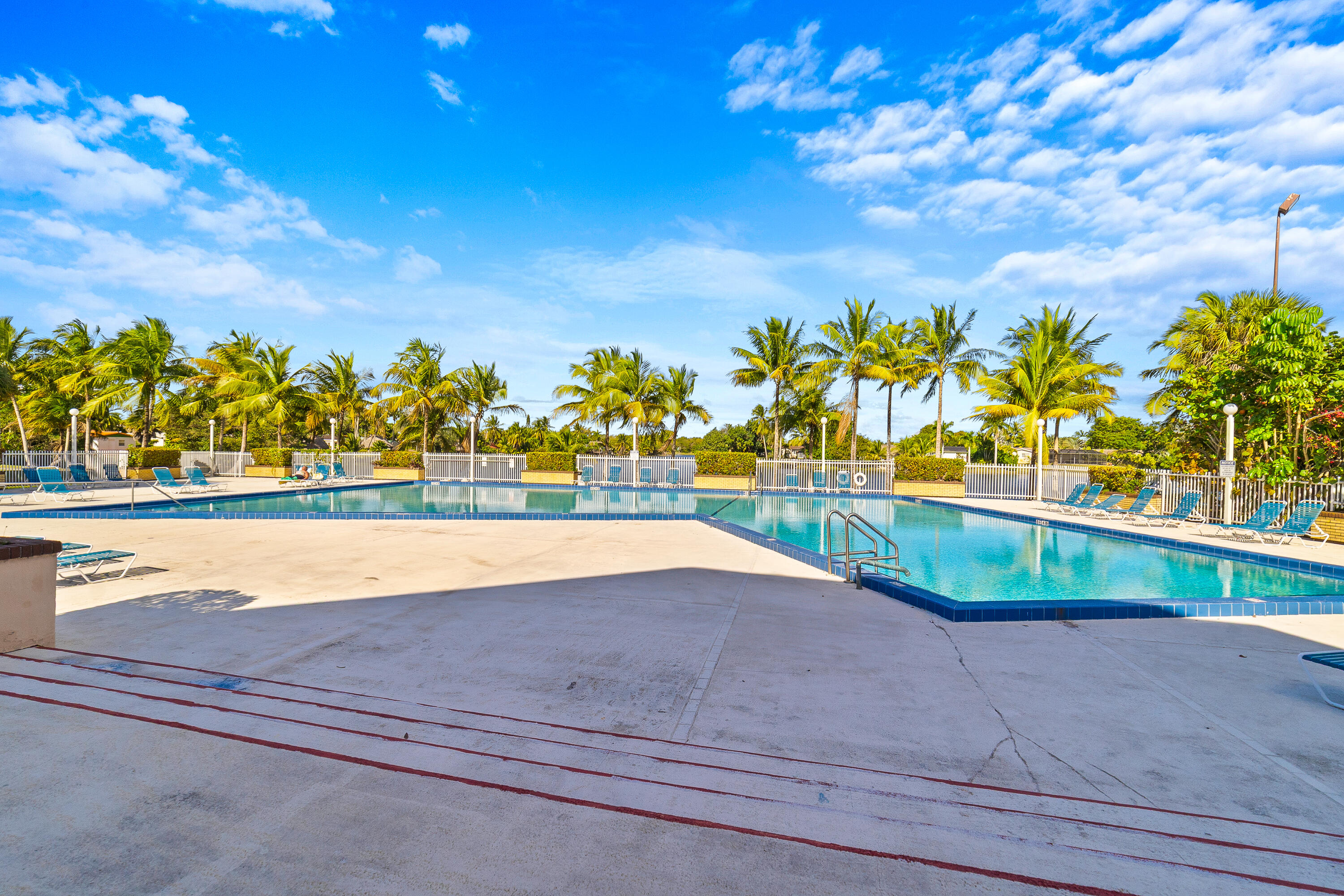 PROMENADE AT KENDALE LAKES - Residential